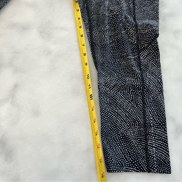 LuLuLemon 26” super lightweight legging. Black and white dots. 4 - Picture 14 of 16